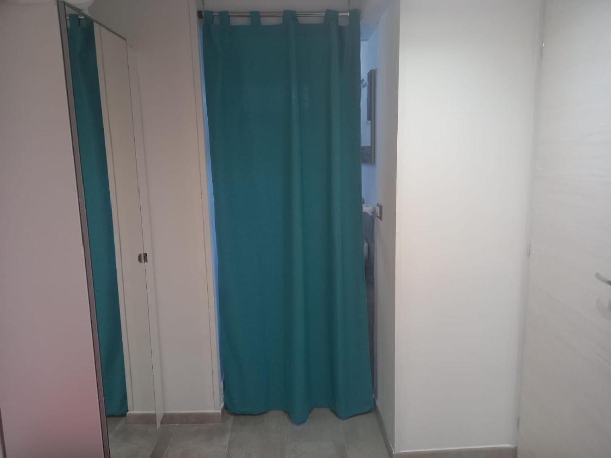 Room In Historical City Centre With Private Bathroom Catania Exteriör bild