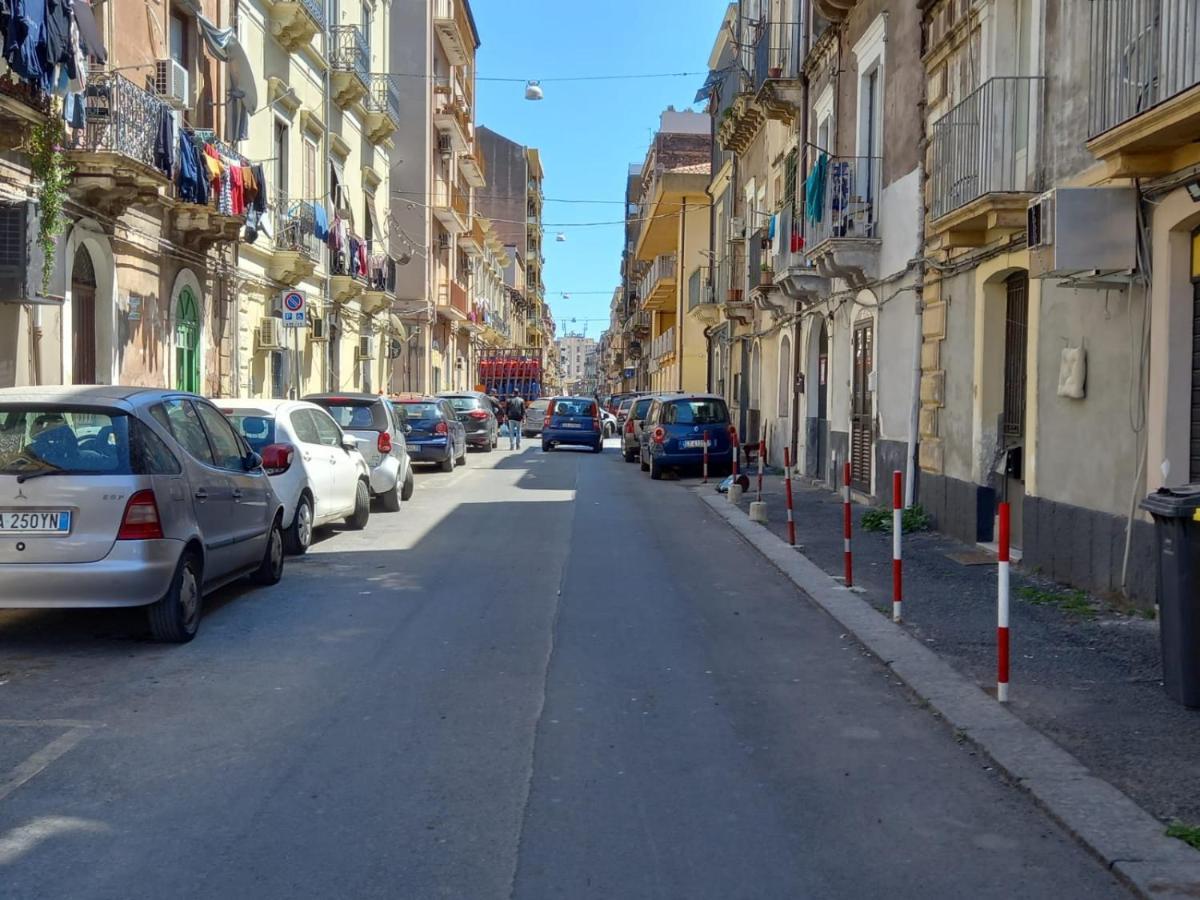 Room In Historical City Centre With Private Bathroom Catania Exteriör bild